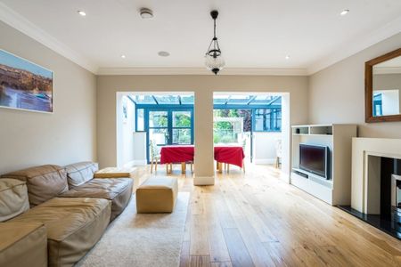 3 bedroom terraced house to rent - Photo 2