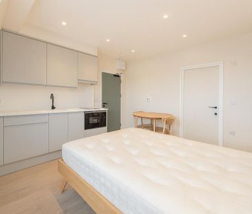 Studio Flat, High Road, N12 - Photo 4