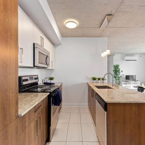 1 Bedroom + Den - 3280 Cavendish Boulevard, Montréal - Photo 3