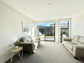 SHORT TERM RENTAL - Stylish & Modern - Two Bedroom Stables Apartment - Greerton - Photo 3