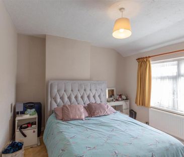 3 bedroom end of terrace house to rent - Photo 2
