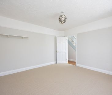 3 Bed Semi-Detached House, Coombe Road, BN2 - Photo 2
