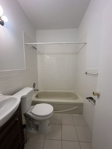 For Lease - 1504 Queen Street Unit# 2B, Toronto, Ontario - Photo 2