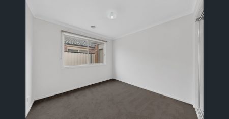 4 BEDROOM FAMILY HOME IN GREAT LOCALE - Photo 4