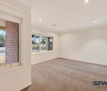 Spacious Family Home in a Prime Location - Photo 1