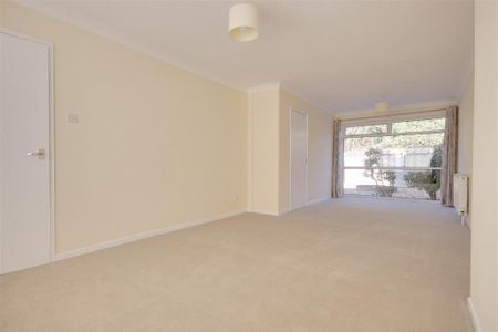 3 bedroom semi-detached house to rent - Photo 2