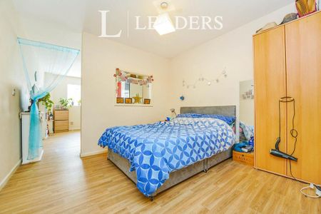 1 bedroom flat to rent - Photo 2