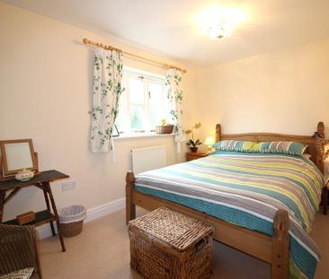 4 bedroom link detached house to rent - Photo 4