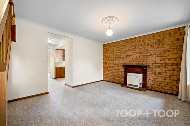 Charming & Cozy Townhouse Living in the Heart of Brompton - Photo 1