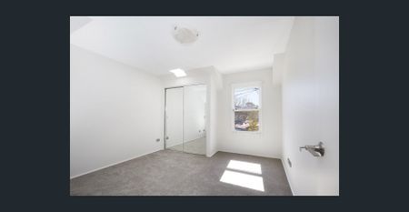 Three Bedroom Home in Erskineville - Photo 3