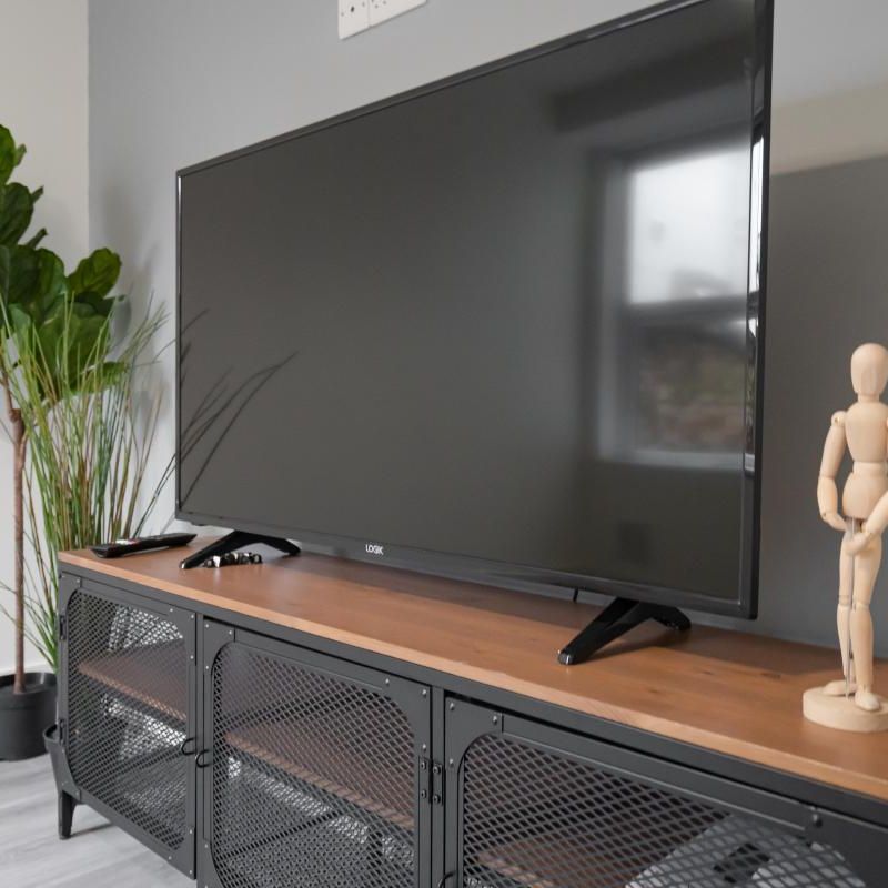 Telephone #32 - Photo 1