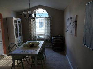 $1750 / 2br – 1013ft2 – Spacious 2 Bed + 2 Bath Top Floor Unit in Lakeside Terrace (Coquitlam) - Photo 2