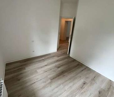 NEUES Laminat / großer Balkon an der Küche / Wanne u.v.m. - Foto 2