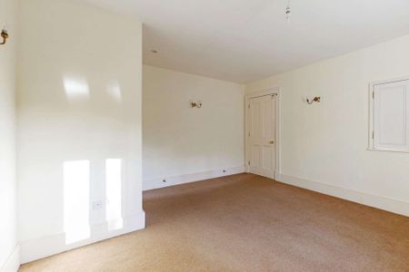 Grade II* listed 4 bedroom stable conversion set in a rural location with wrap around garden, parking and storage. - Photo 5