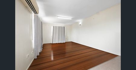 Spacious 3-Bedroom Unit in Ideal Central Location - Photo 3