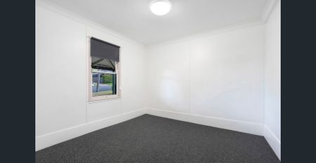 COMFORTABLE HOME IN A CONVENIENT LOCATION - Photo 4