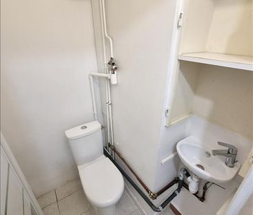1 pièce - 19,75 m² - 3ème étage - Colocation non autorisée - Photo 2