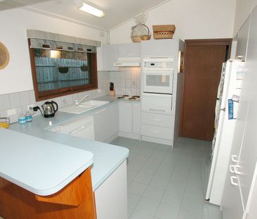 QUITE AND CONTEMPORARY LIVING - Photo 3