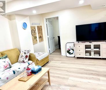 15 LEYBURN AVENUE - Photo 3