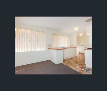 ARMADALE - 3x1 - MODERN 3 BED VILLA - Photo 3