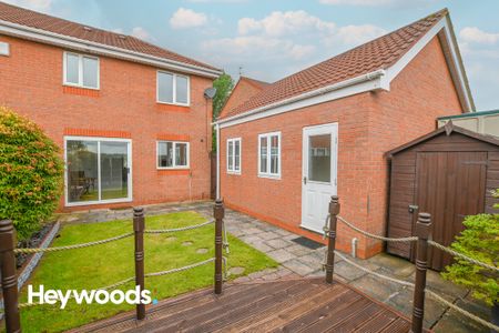 3 bed semi-detached house to rent in Hyacinth Road, Basford, Stoke-on-Trent ST4 - Photo 5