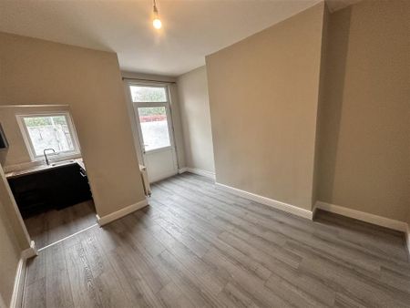 3 bedroom terraced house to rent - Photo 2