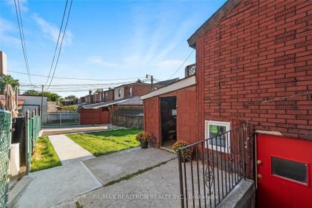 For Lease - 1939 Davenport Road Unit# Upper, Toronto, Ontario - Photo 5