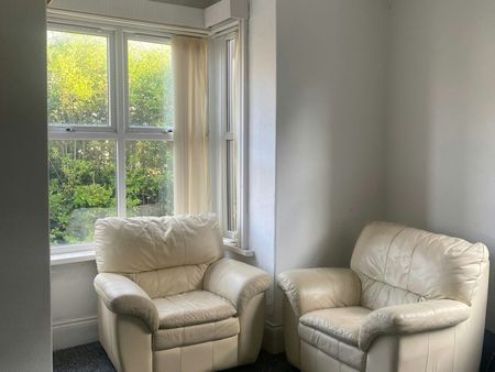Terraced House to rent on - Photo 2