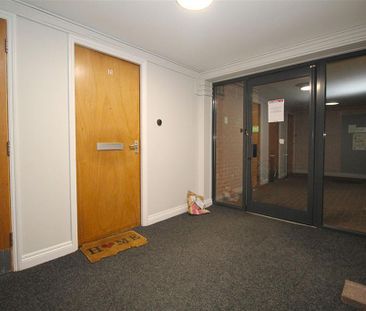 2 bedroom ground floor flat to rent - Photo 4