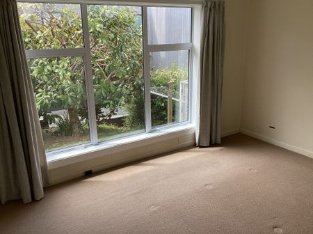 SPACIOUS 2 BEDRROM UNIT IN ST HELIERS - Photo 5