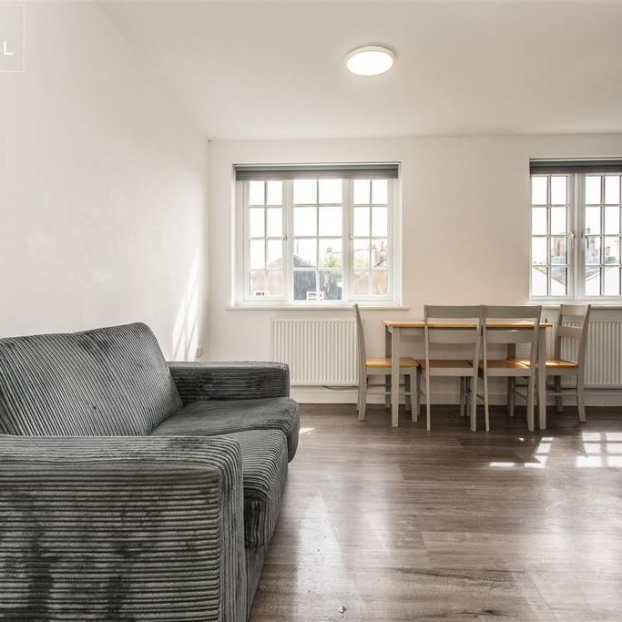 4 bedroom flat to rent - Photo 1