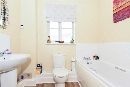 3 bedroom semi-detached house to rent - Photo 4