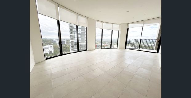 Modern Two-Bedroom Apartment Surrounded by Parkland and Urban Convenience - Photo 1