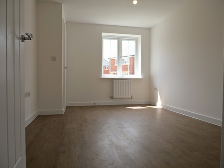 3 bedroom semi-detached house to rent - Photo 4