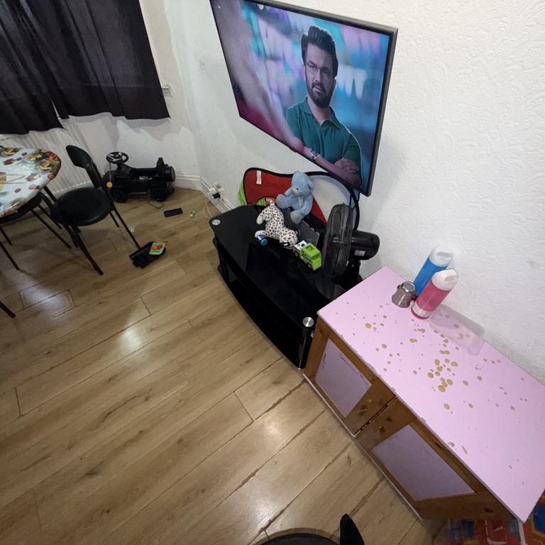 5 bedroom end of terrace house to rent - Photo 1