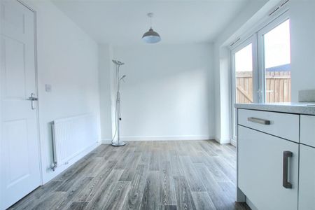 3 bedroom semi-detached house to rent - Photo 2