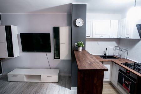 Urocza kawalerka w Pruszkowie + schowek 24 m² - Фото 3