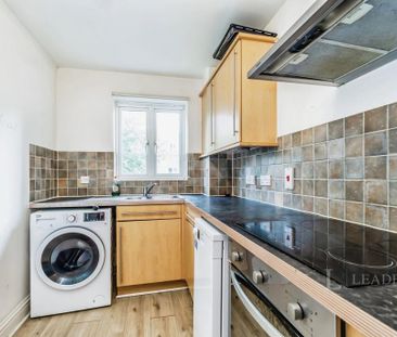 2 bedroom flat to rent - Photo 2