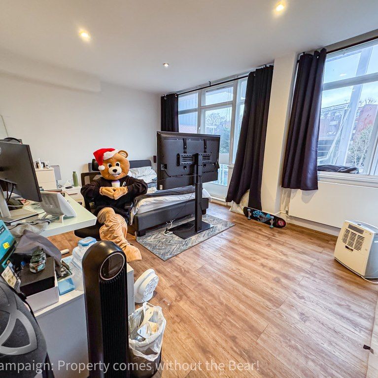 Finchley Road, Hampstead, London, NW3 5HT - Photo 1