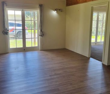 Country vibes near the heart of Helensville - Photo 1