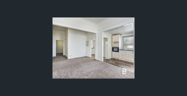 THREE BEDROOM CENTRALLY LOCATED COTTAGE - Photo 1