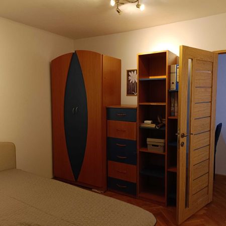 Apartament cu 3 camere, 7 Noiembrie - Fotografie 2