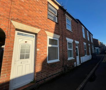 Terraced House to rent on - Photo 1