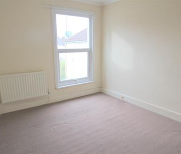 College Avenue, Gillingham, Kent - Photo 2