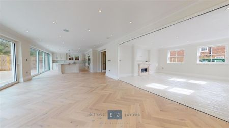 6 bedroom detached house to rent - Photo 2