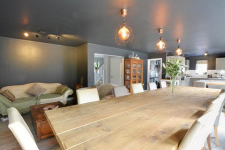 5 bedroom detached house to rent - Photo 3