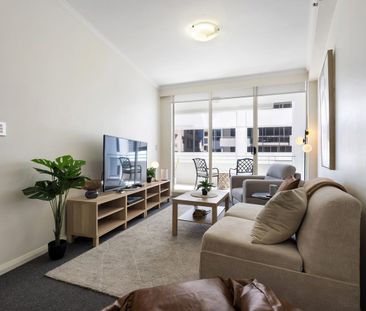 Cosy and Bright, Fully Furnished One Bedroom Apartment in Ideal Mid... - Photo 2