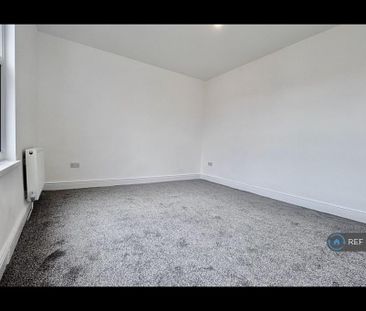 3 bedroom end of terrace house to rent - Photo 5