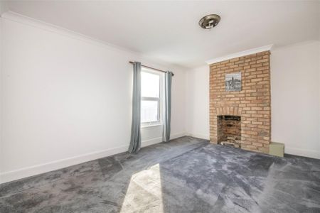 2 bed House - Mid Terrace To Let - Photo 2