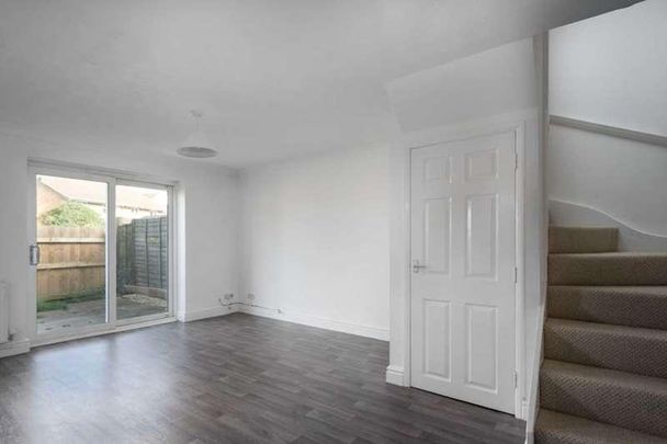 Studley Knapp, Walnut Tree, MK7 - Photo 1